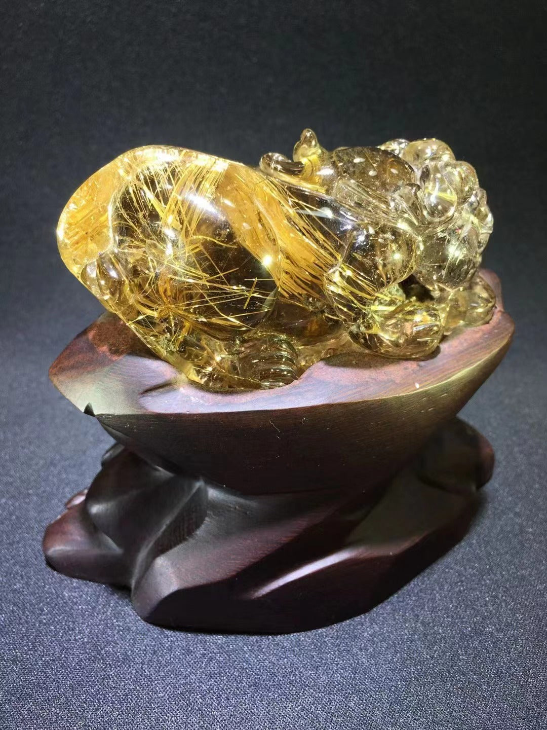 天然鈦晶招財貔貅 Natural Gold Rutile Lucky Pixiu