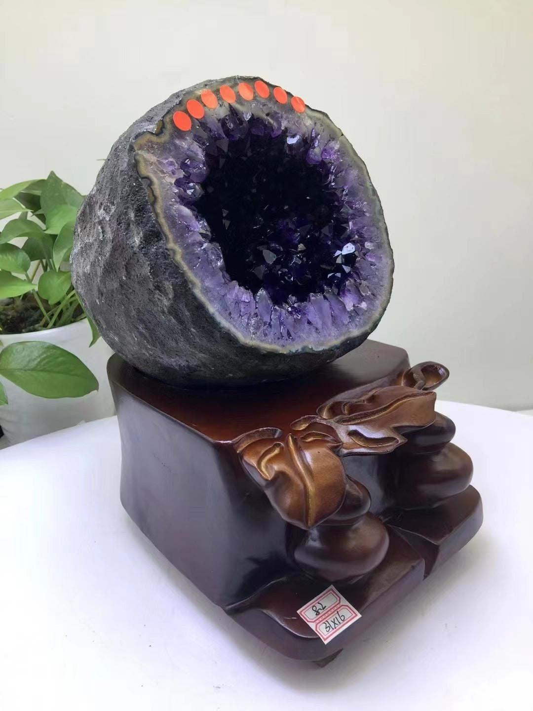 天然紫晶洞 Natural amethyst geode