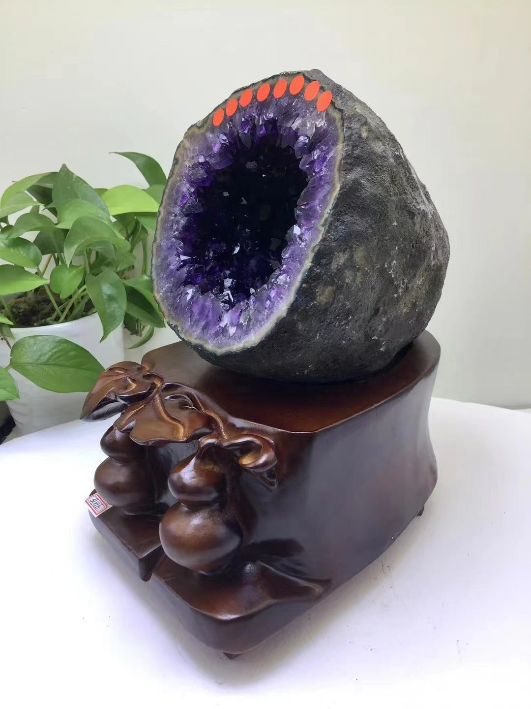 天然紫晶洞 Natural amethyst geode