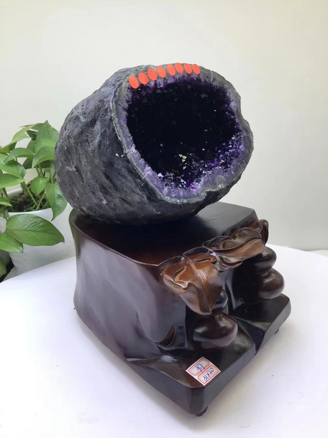 天然紫晶洞  Natural amethyst geode