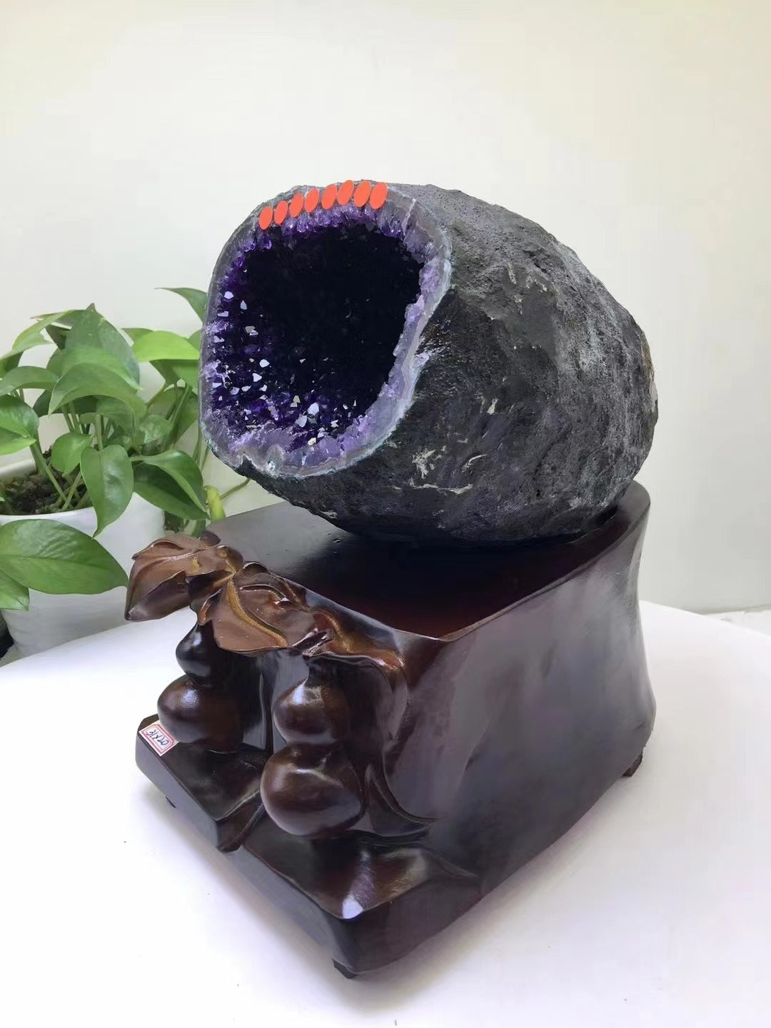 天然紫晶洞  Natural amethyst geode