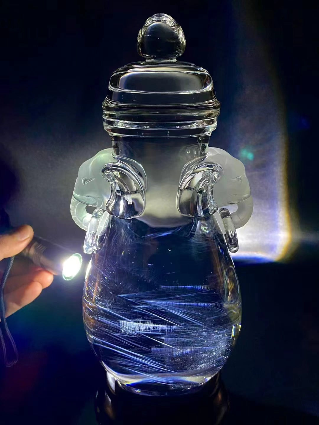 天然白水晶藍針象瓶  Natural white crystal blue needle elephant bottle