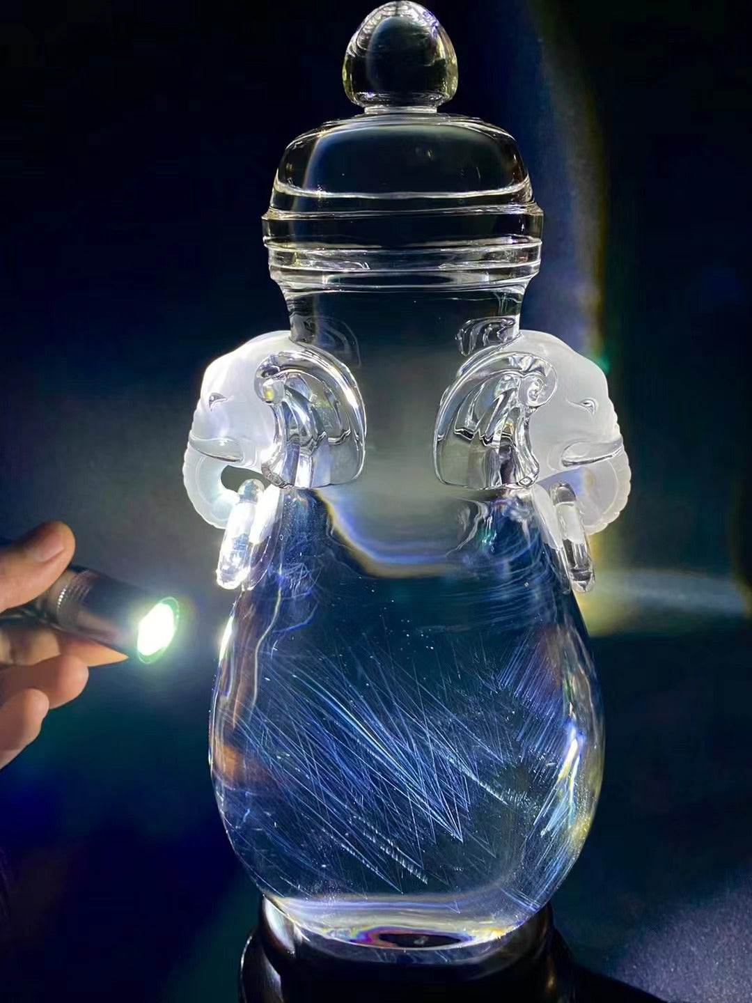 天然白水晶藍針象瓶  Natural white crystal blue needle elephant bottle