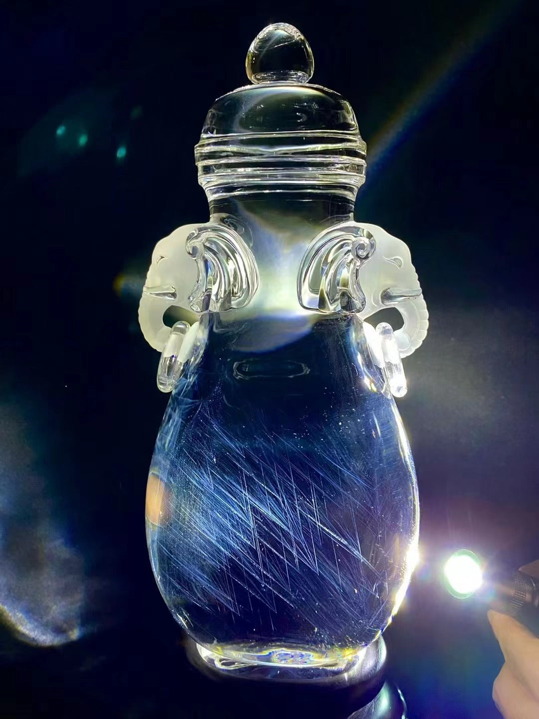 天然白水晶藍針象瓶  Natural white crystal blue needle elephant bottle