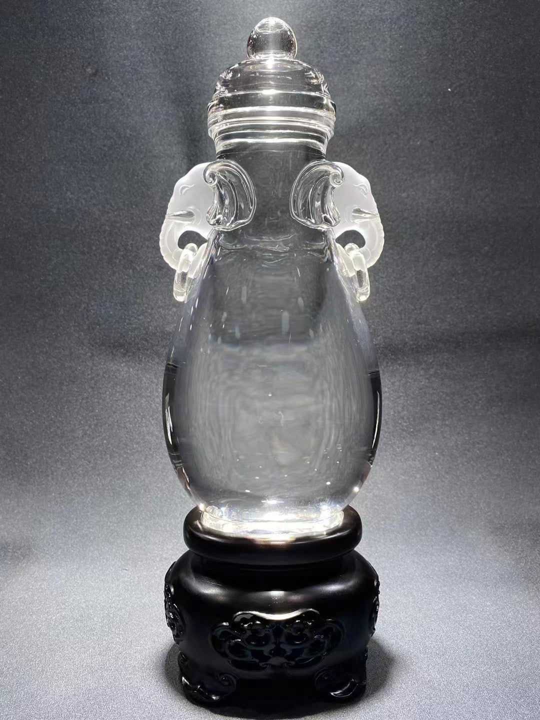 天然白水晶藍針象瓶  Natural white crystal blue needle elephant bottle