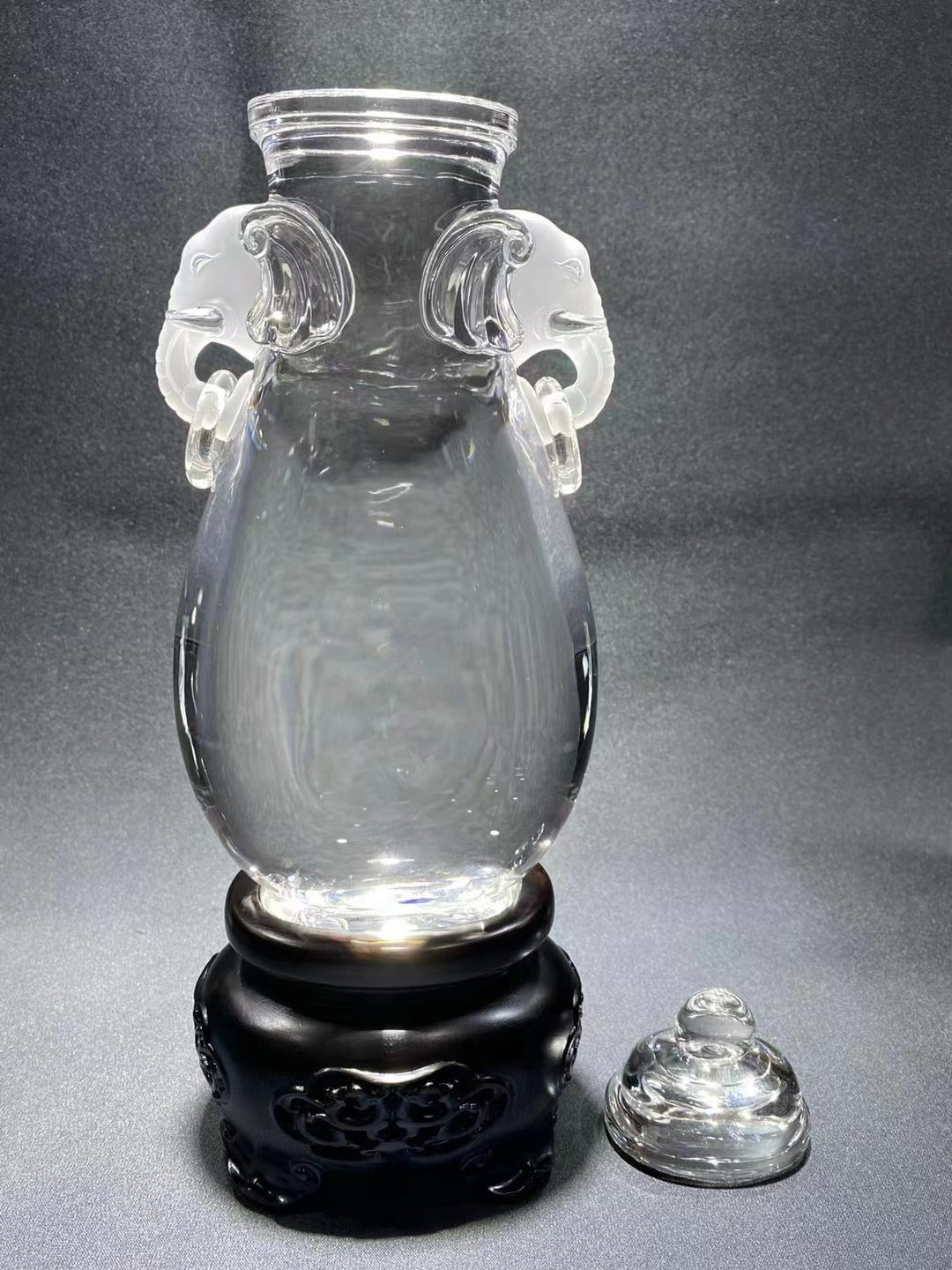 天然白水晶藍針象瓶  Natural white crystal blue needle elephant bottle