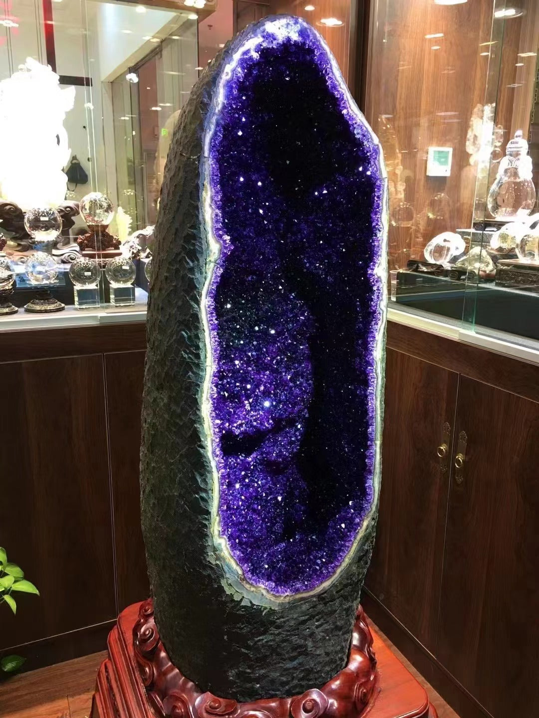 頂級烏拉圭彩色紫水晶晶洞  Top Uruguayan Colored Amethyst Geode