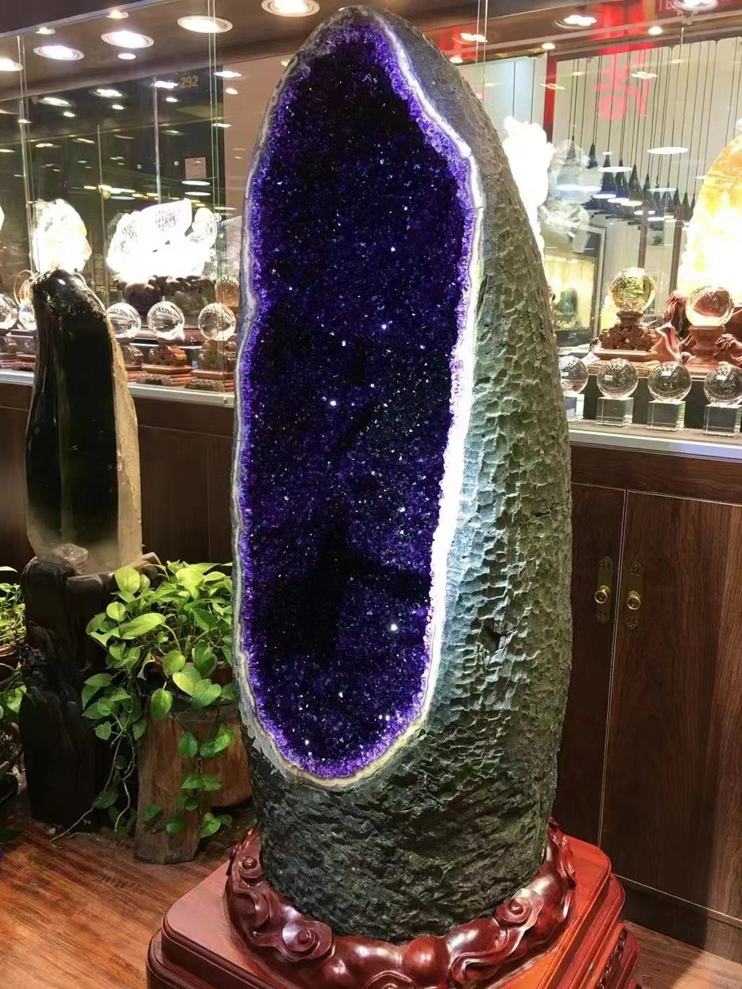 頂級烏拉圭彩色紫水晶晶洞  Top Uruguayan Colored Amethyst Geode