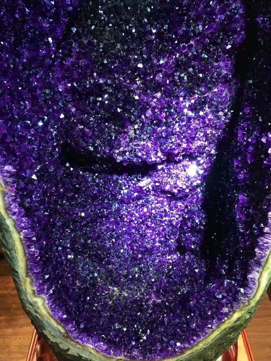 頂級烏拉圭彩色紫水晶晶洞  Top Uruguayan Colored Amethyst Geode