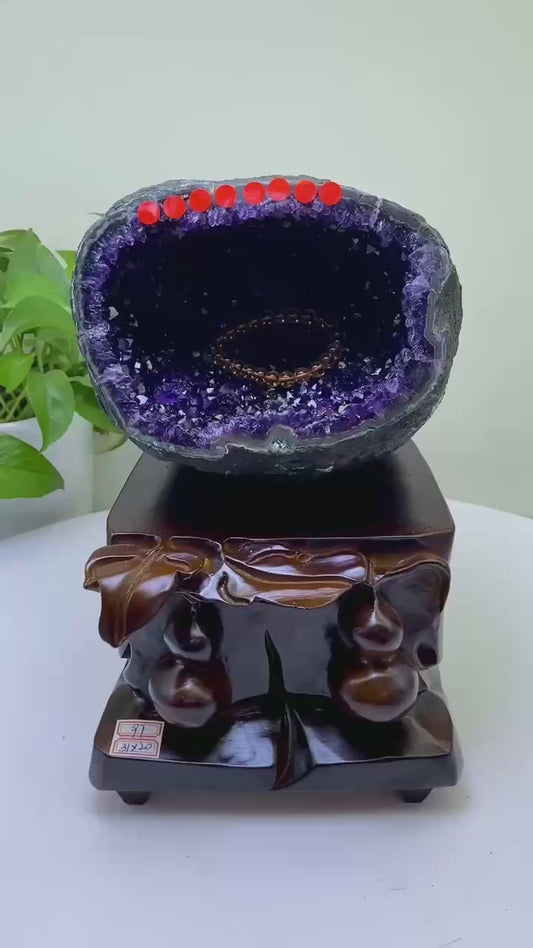 天然紫晶洞  Natural amethyst geode