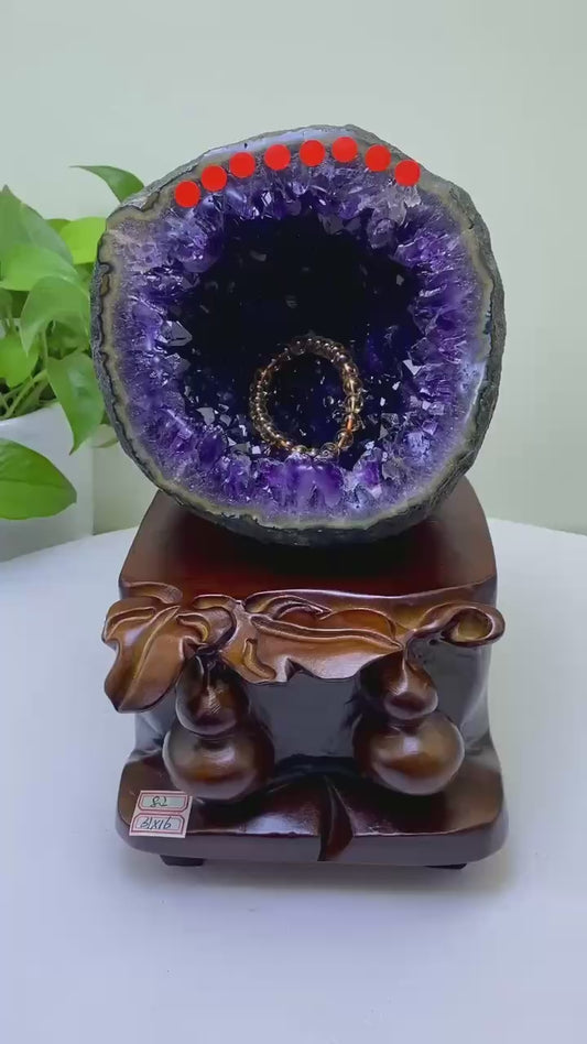 天然紫晶洞 Natural amethyst geode